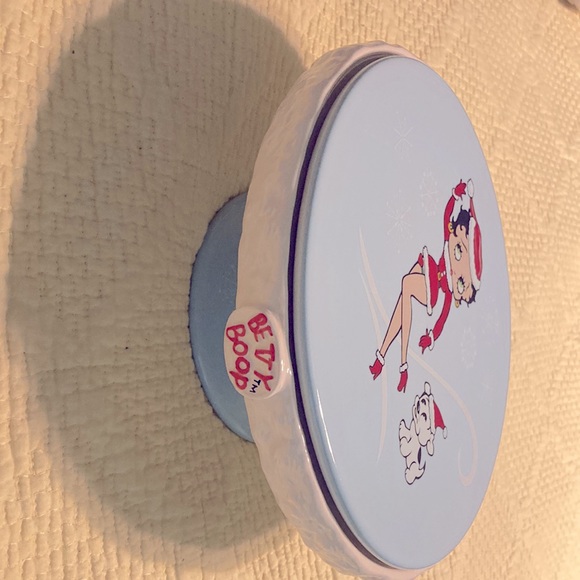 Betty Boop cake stand (4” tall 10” across) and separate Christmas plate. - Picture 3 of 4